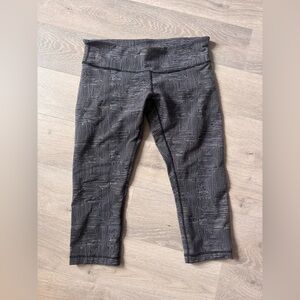 Lululemon Geometric Print Black & Gray Crop Leggings